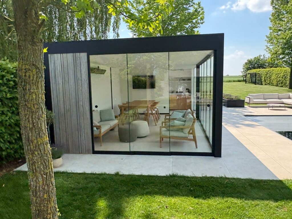 Poolhouse Met Iroko Gevelbekleding 1