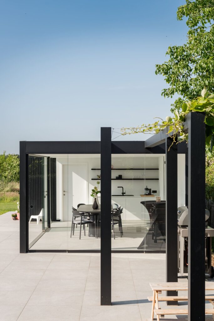sierconstructie modern poolhouse