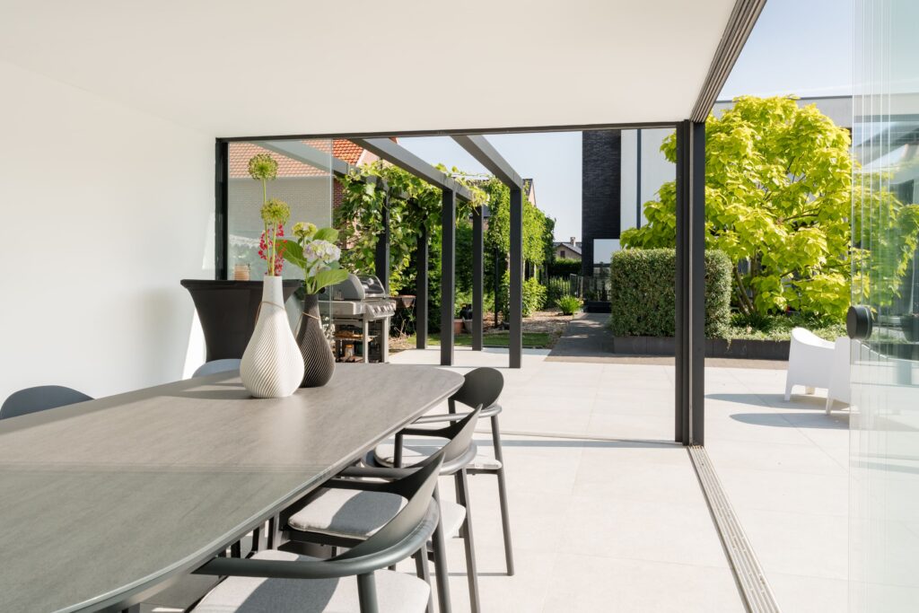 inrichting modern poolhouse