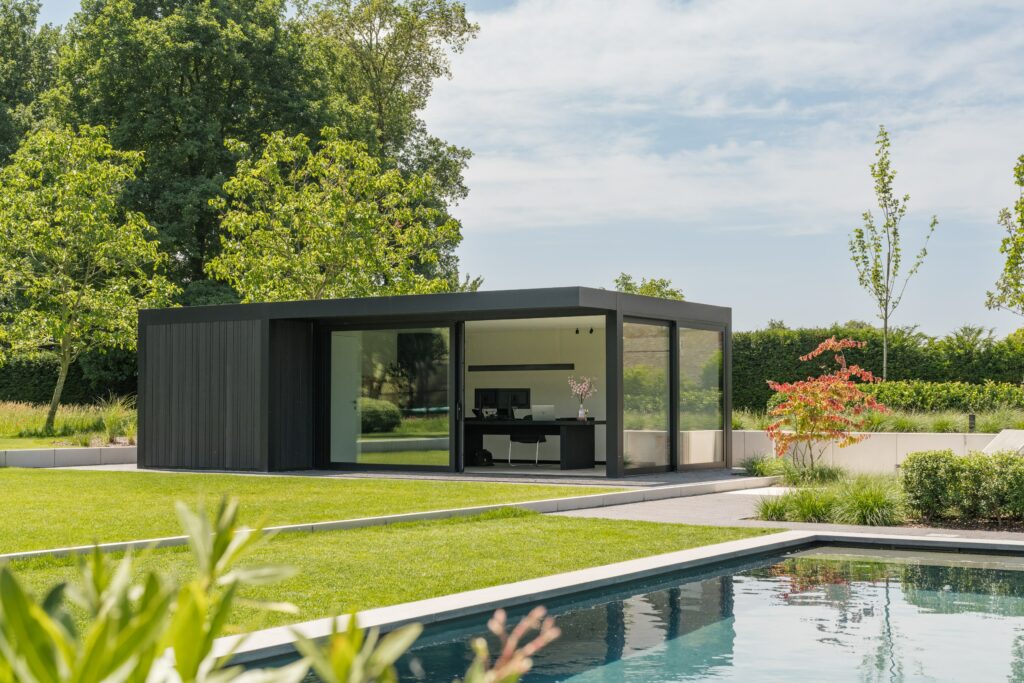 tuinkantoor zwart ayous modern met luifel