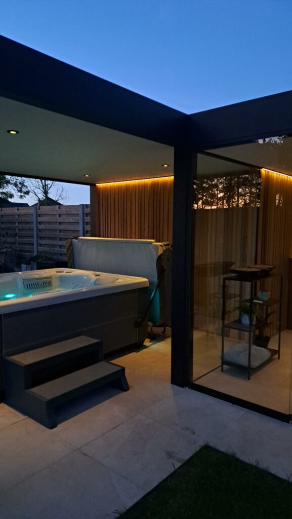 Avondeffect Tuinkamer Met Bubbelbad