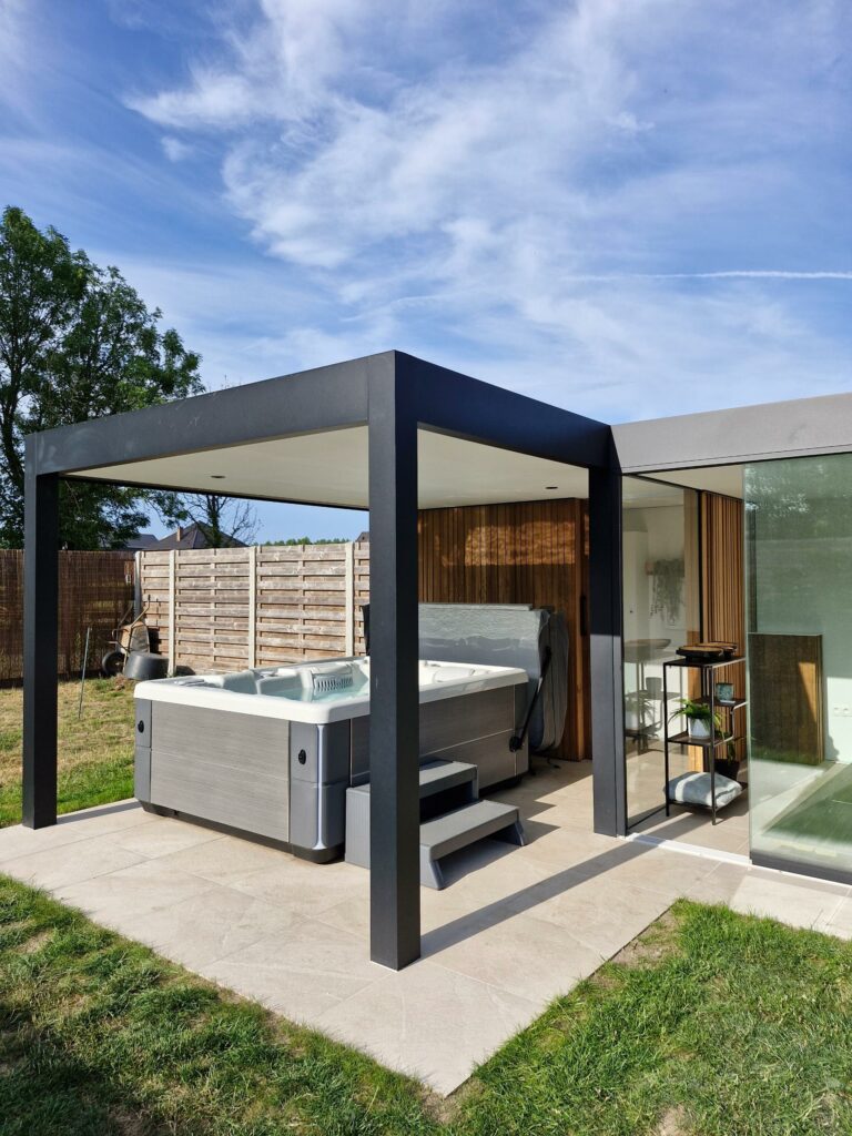 CubIQ Tuinkamer Met Bubbelbad