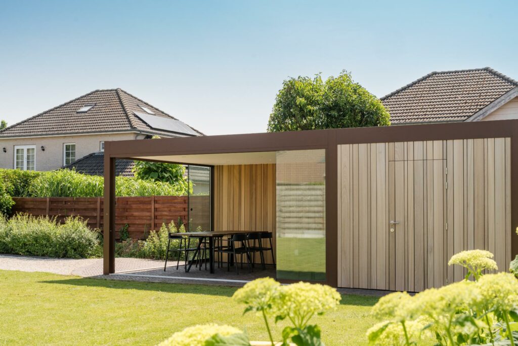 Tuinkamer Met Houten Afwerking