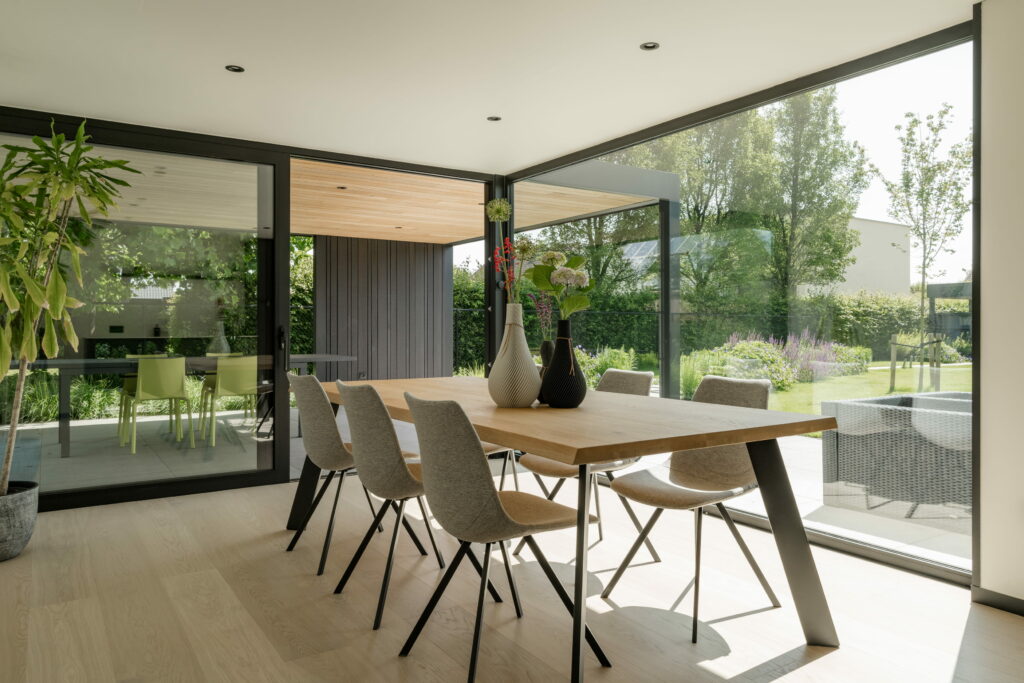 Tuinkantoor Met Terrasoverkapping Interieur